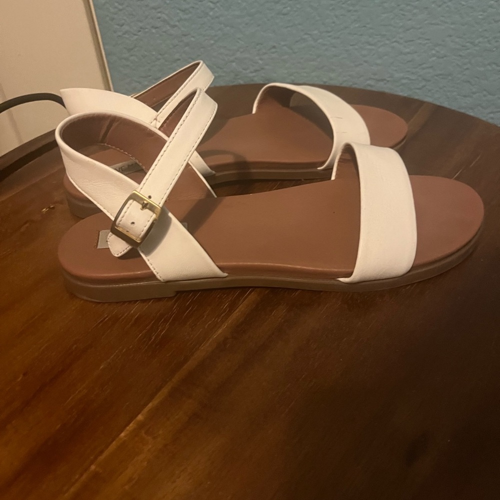 Women’s sandals